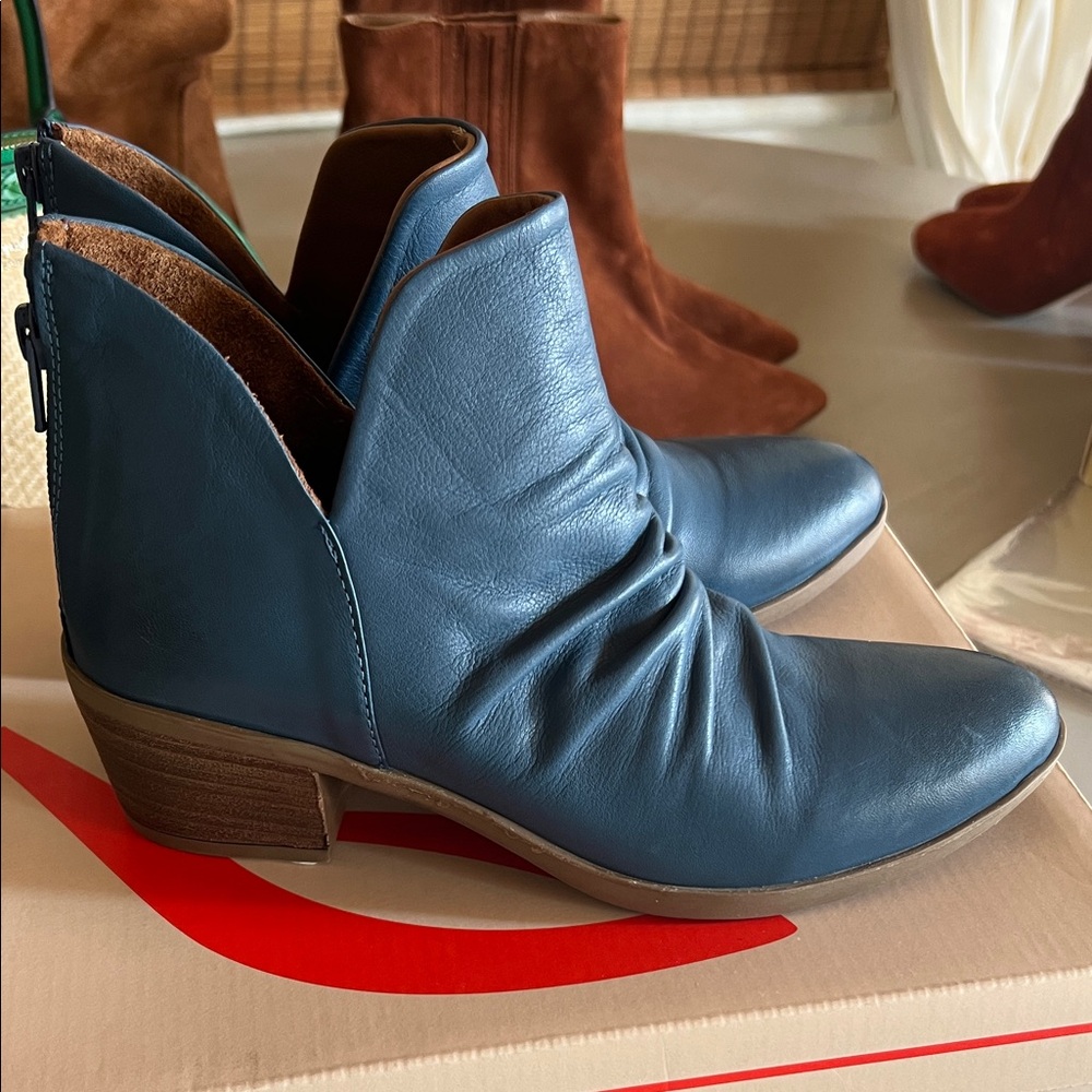 Bueno Blue Leather Ankle Boots Sz 7